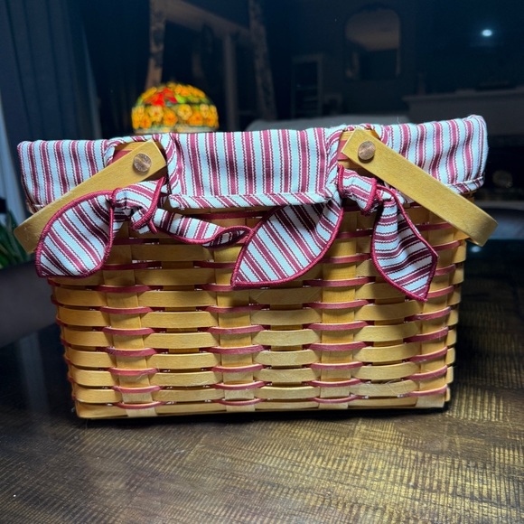 Longaberger 1998 Sweetheart Red Cherished Memories Basket &Cloth Liner Protector - Picture 13 of 13